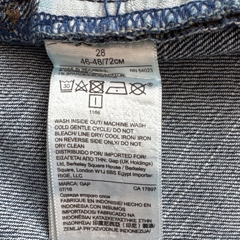 GAP Best Girlfriend Embellished Cropped Jeans - Picture 6 of 12